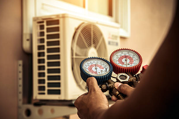 Professional Ductwork Repair technician working in Troy, MI